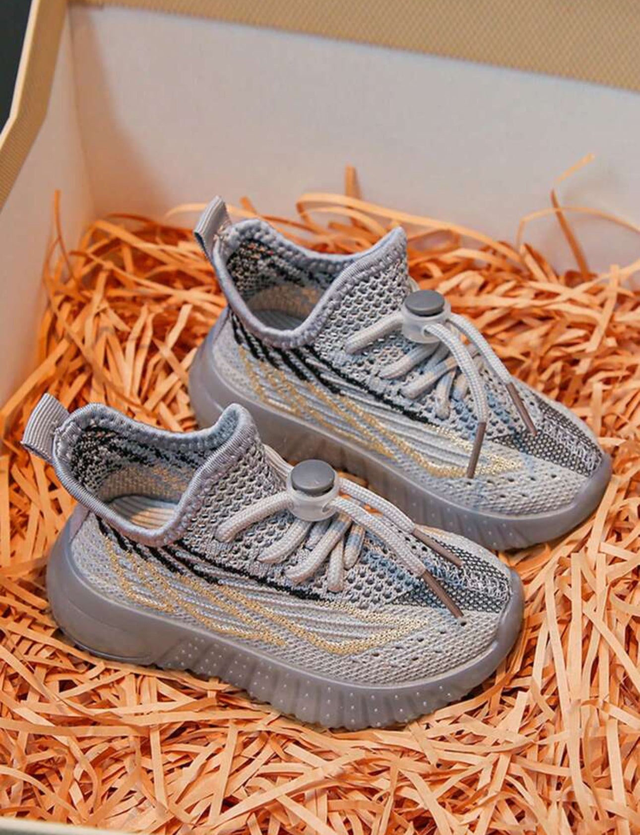 Silver Streak Knit Sneakers ⚡👟